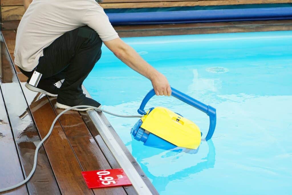 Pool Skimmer in St. Louis